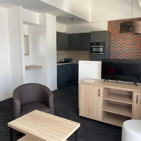 : 6 Pers, Piscine, Animaux Admis - Fr-1-860-28