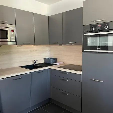 : 6 Pers, Piscine, Animaux Admis - Fr-1-860-28