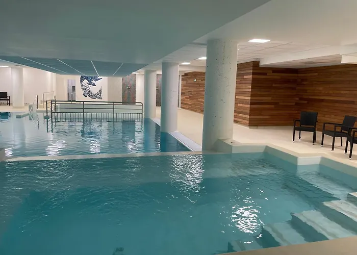 6 Pers, Piscine, Animaux Admis - Fr-1-860-28