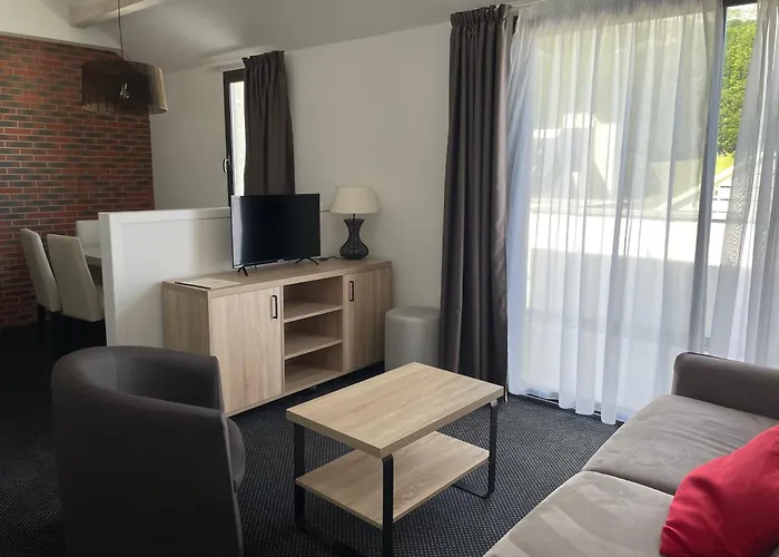 6 Pers, Piscine, Animaux Admis - Fr-1-860-28 Eaux-Bonnes